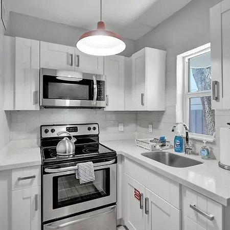 By Las Olas Bl, Pool, Parking, Remodeled & Central Fort Lauderdale Exterior photo