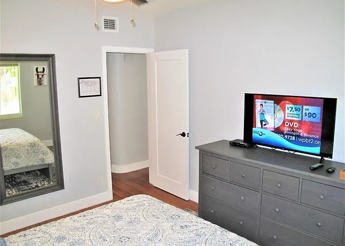By Las Olas Bl, Pool, Parking, Remodeled & Central
